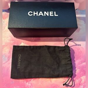 CHANEL Sunglasses Drawstring Pouch and Box (GUC; Black/White)